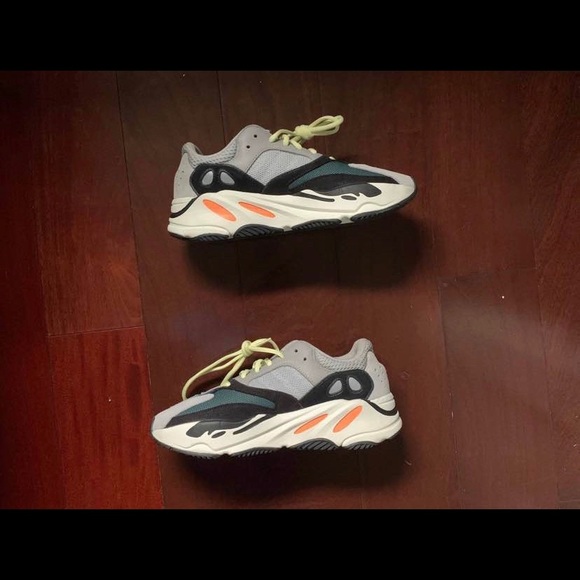 Yeezy Wave Runner - Picture 1 of 7